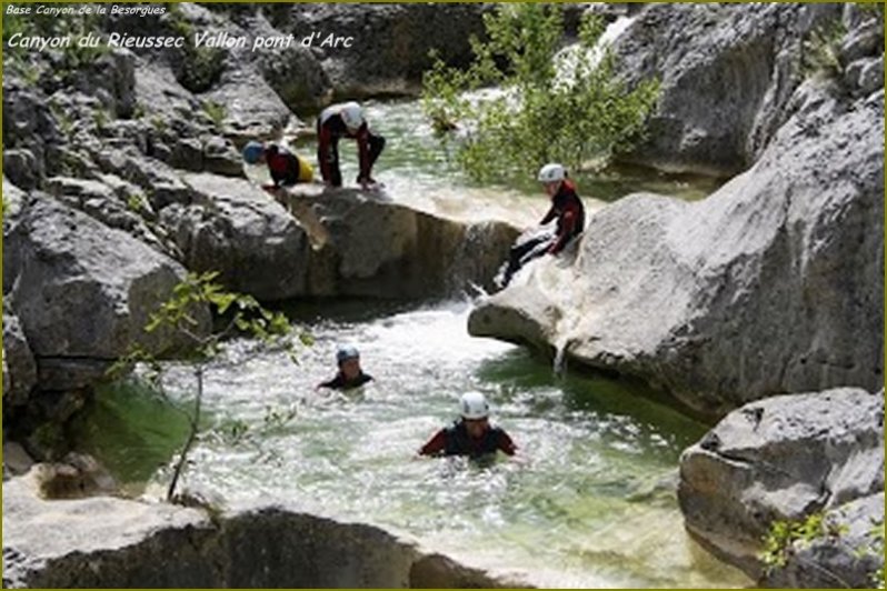 Canyoning à Vallon Pont d'Arc en Ardèche, canyoning à Ruoms, activité à Vallon Pont d'Arc sud Ardèche