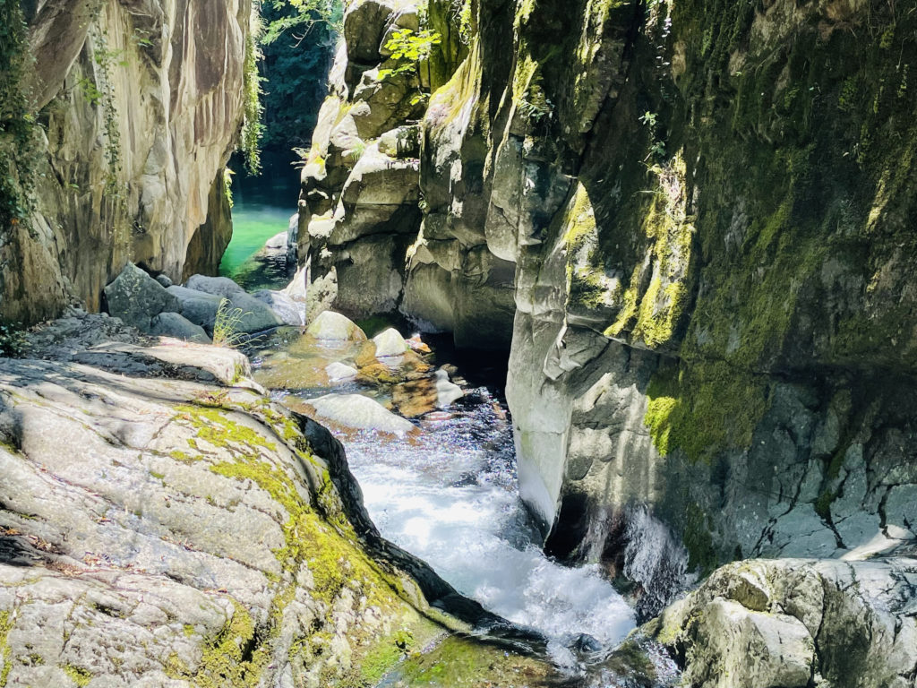 Activité canyoning en Ardèche Aérocanyon Ad', canyoning en Ardèche pour ados et adultes
